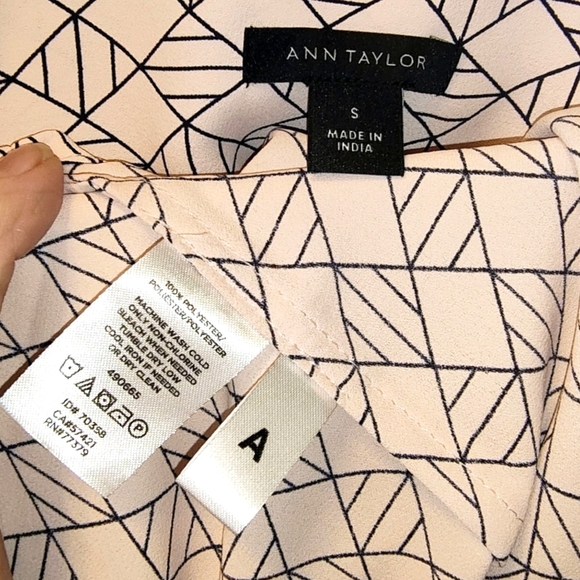 ANN TAYLOR | ✨ Black & White Geometric Patterned Blouse | NWOT ✨ size S - Picture 9 of 10